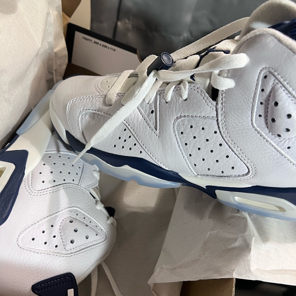 Midnight Navy Jordan 6, size 6.5